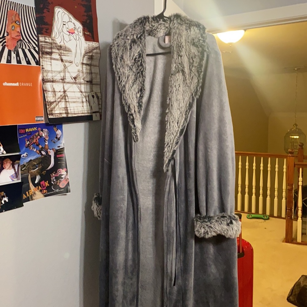 Women’s Robe - Picture 2 of 2